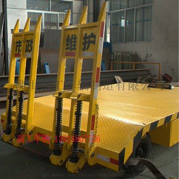 4吨带登车桥挖掘机、压路机、铲车专用平板拖车